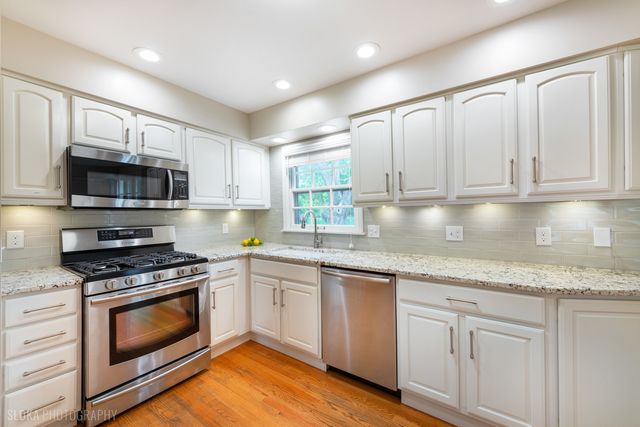 320 Deveron Circle, Cary, IL 60013