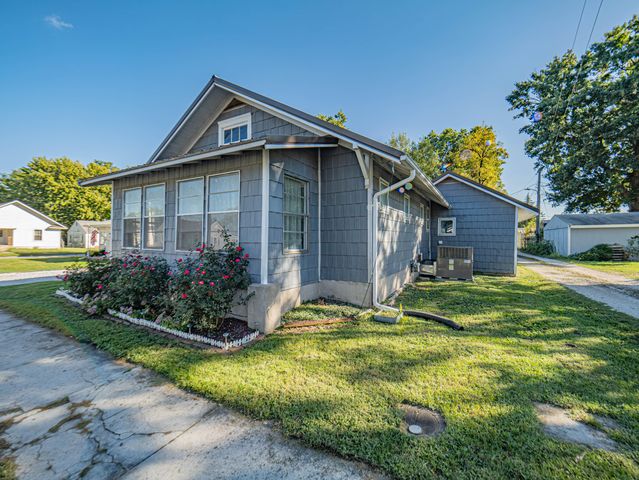 718 E LOGAN ST, Moberly, MO 65270