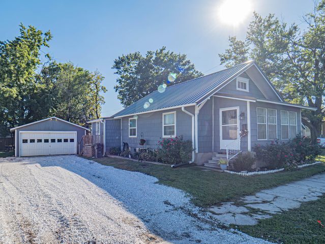 718 E LOGAN ST, Moberly, MO 65270