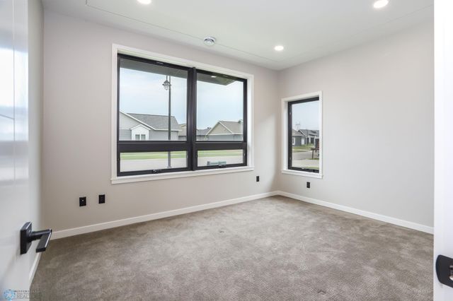 4868 Bluebell Loop S, Fargo, ND 58104