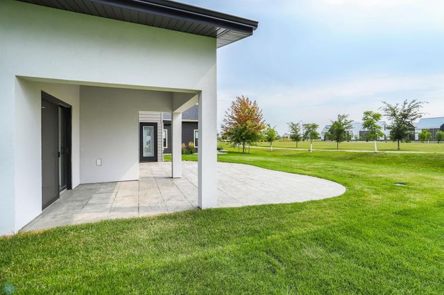 4868 Bluebell Loop S, Fargo, ND 58104