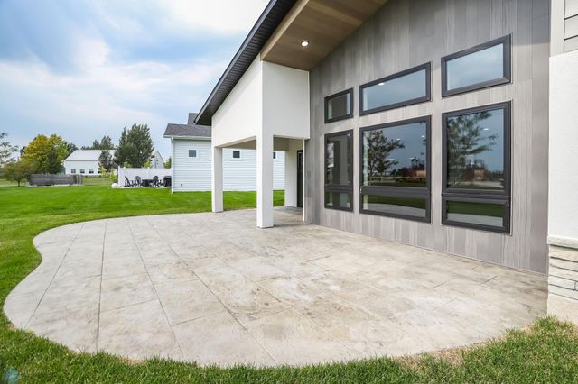 4868 Bluebell Loop S, Fargo, ND 58104