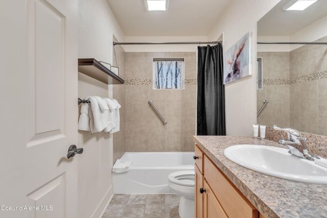 209 Pomrankey Ln, Dover, ID 83825