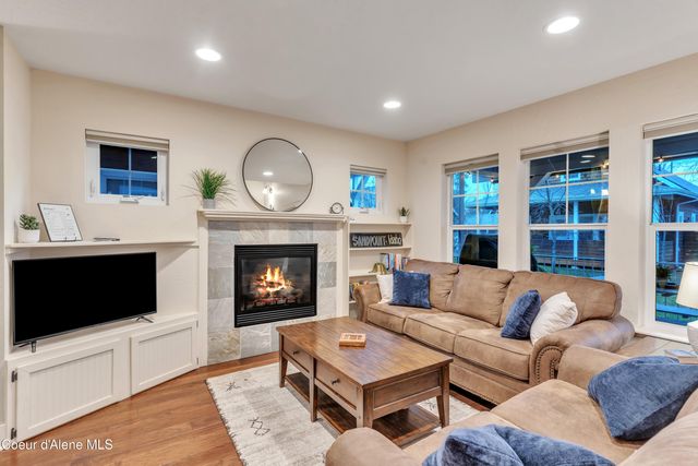 209 Pomrankey Ln, Dover, ID 83825