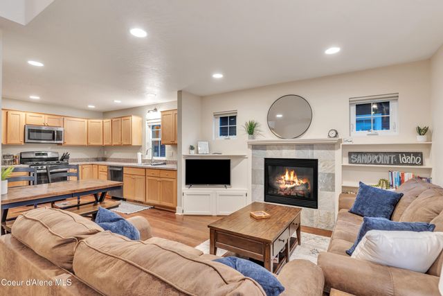 209 Pomrankey Ln, Dover, ID 83825