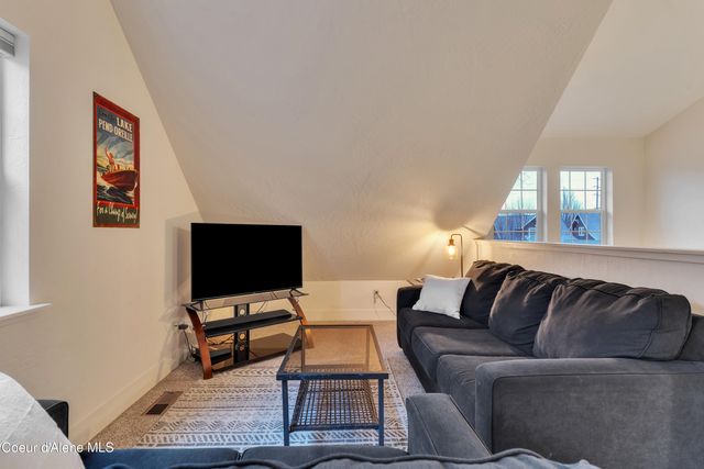 209 Pomrankey Ln, Dover, ID 83825