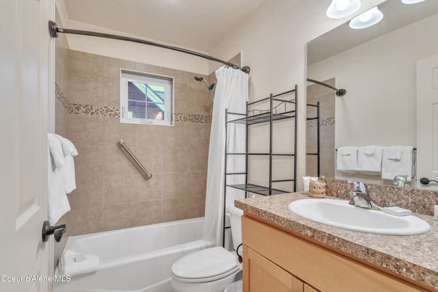 209 Pomrankey Ln, Dover, ID 83825