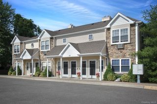 83 Elizabeth Street. Street 2, Farmingdale, NY 11735