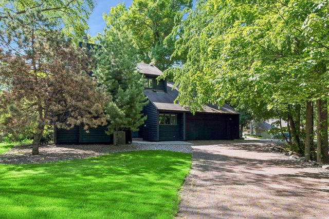 16890 5th Avenue N, Plymouth, MN 55447