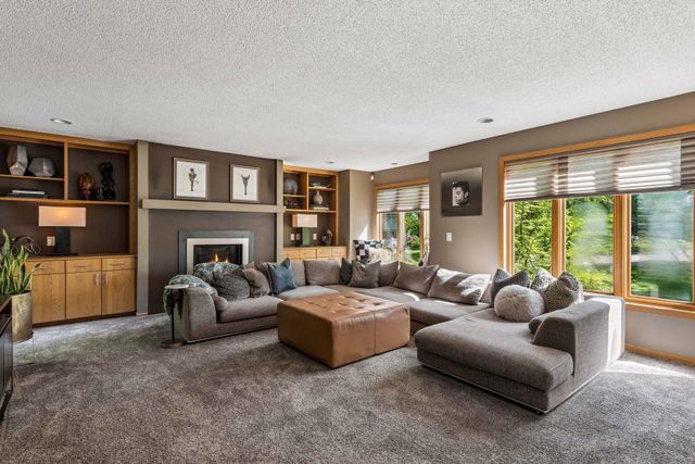 16890 5th Avenue N, Plymouth, MN 55447
