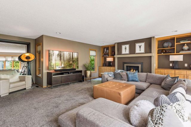 16890 5th Avenue N, Plymouth, MN 55447