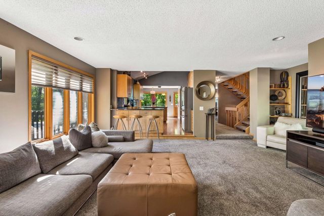16890 5th Avenue N, Plymouth, MN 55447