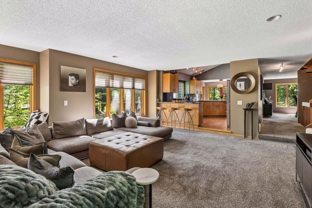 16890 5th Avenue N, Plymouth, MN 55447
