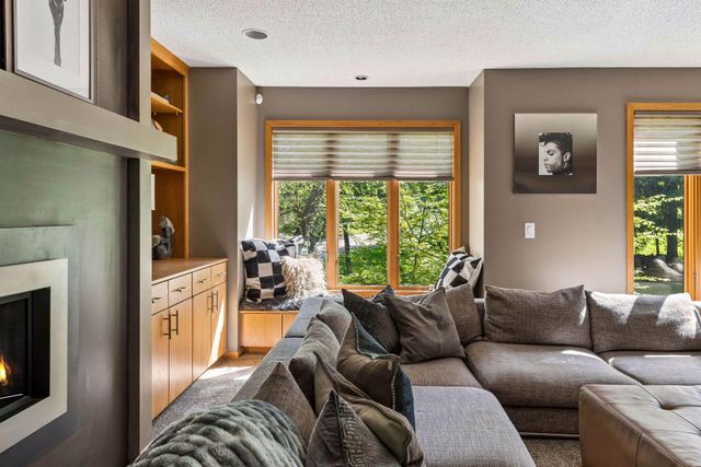 16890 5th Avenue N, Plymouth, MN 55447