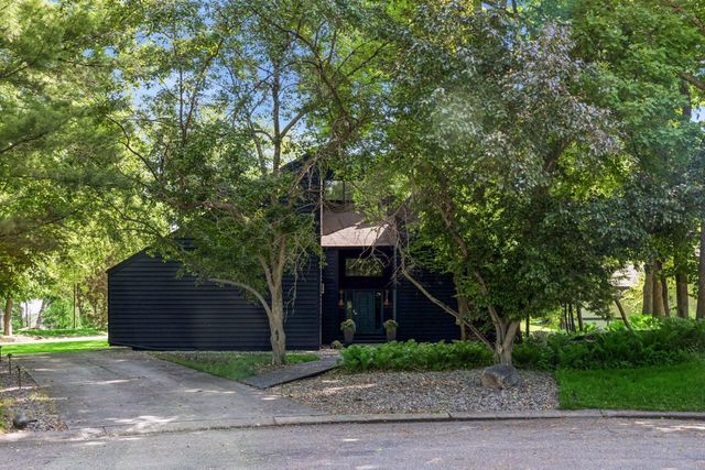 16890 5th Avenue N, Plymouth, MN 55447