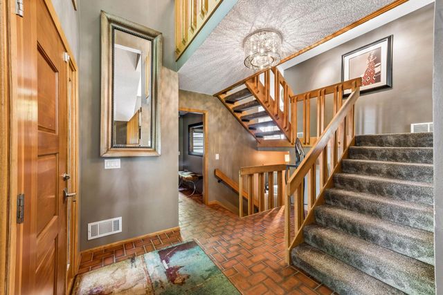 16890 5th Avenue N, Plymouth, MN 55447