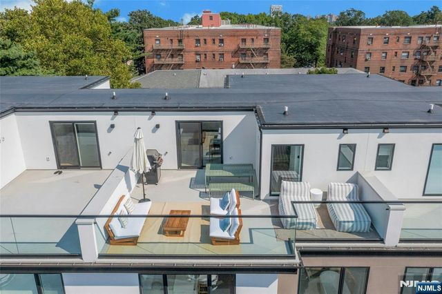 2282 7th Street, Fort Lee, NJ 07024