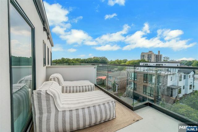 2282 7th Street, Fort Lee, NJ 07024