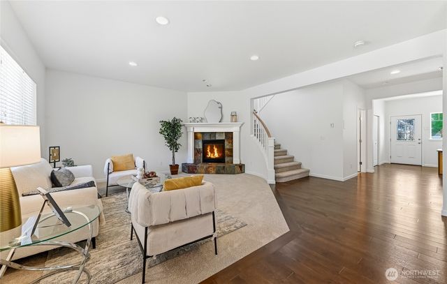 7624 NE 201st Place, Kenmore, WA 98028