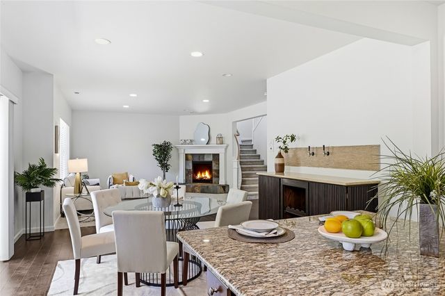 7624 NE 201st Place, Kenmore, WA 98028