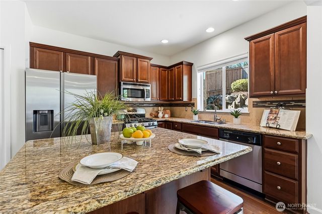 7624 NE 201st Place, Kenmore, WA 98028