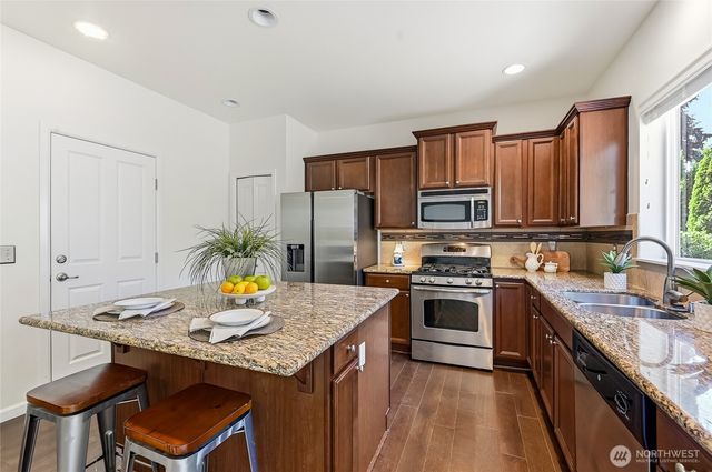 7624 NE 201st Place, Kenmore, WA 98028