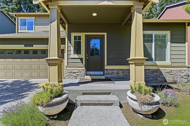 7624 NE 201st Place, Kenmore, WA 98028