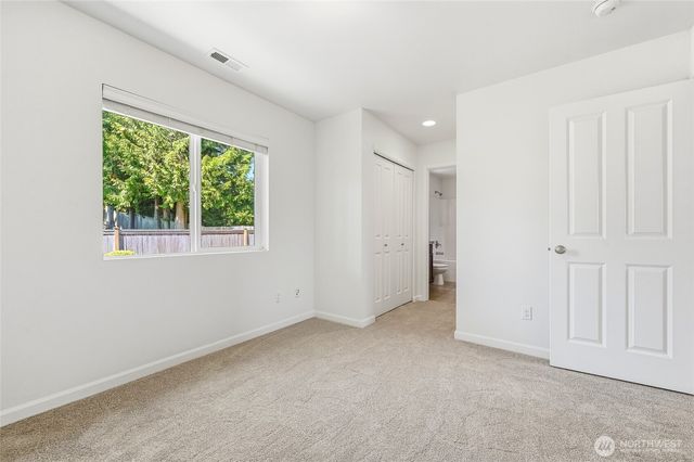 7624 NE 201st Place, Kenmore, WA 98028
