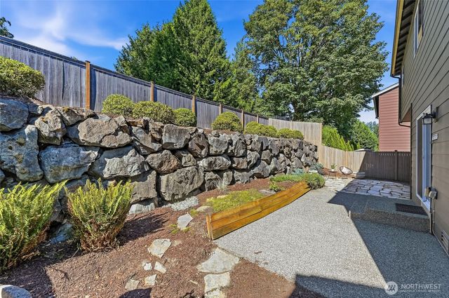 7624 NE 201st Place, Kenmore, WA 98028