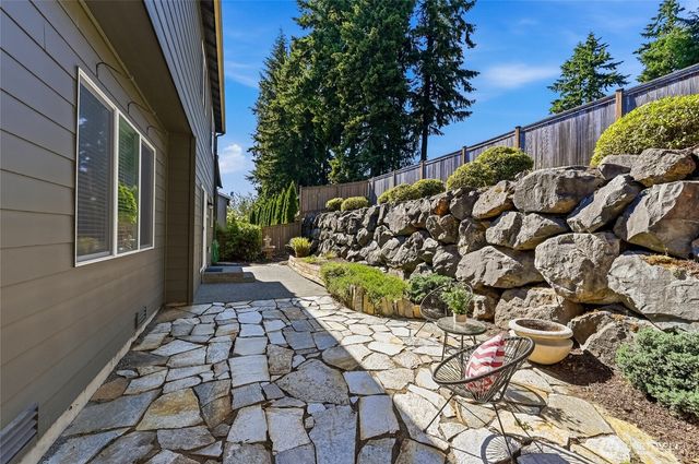 7624 NE 201st Place, Kenmore, WA 98028