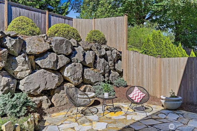 7624 NE 201st Place, Kenmore, WA 98028