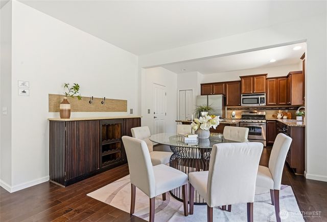 7624 NE 201st Place, Kenmore, WA 98028