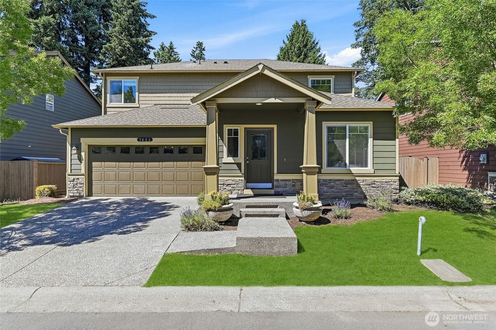 7624 NE 201st Place, Kenmore, WA 98028