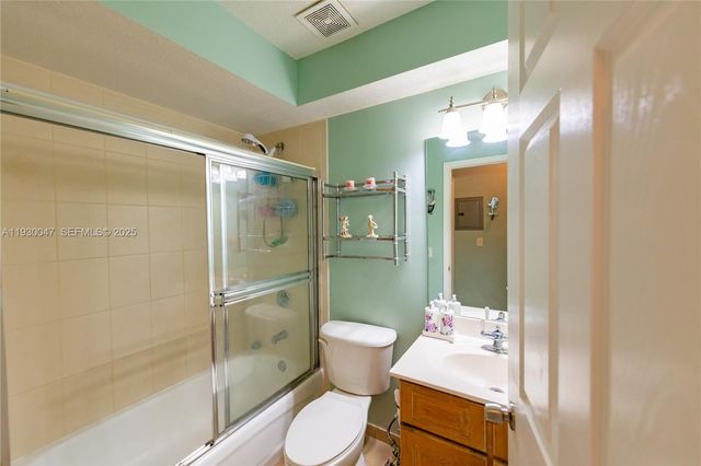 63 NW 17th Pl 6, Miami, FL 33125