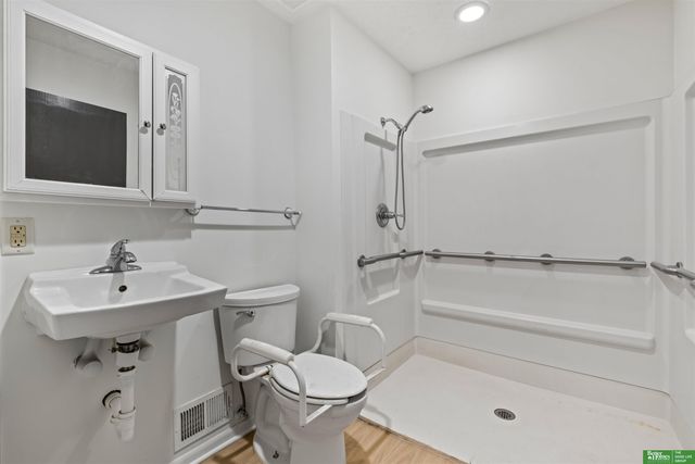 5210 Northwest Drive, Omaha, NE 68104
