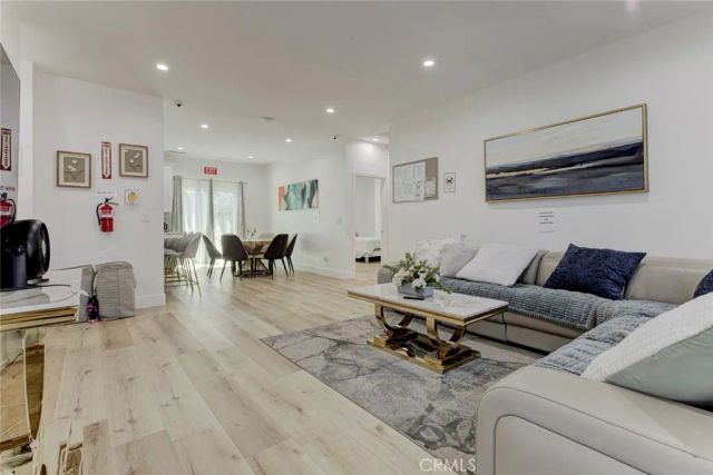 6206 Camellia, North Hollywood, CA 91606