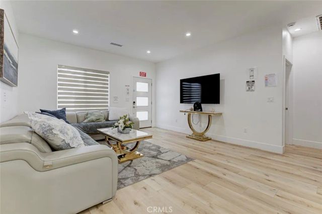 6206 Camellia, North Hollywood, CA 91606
