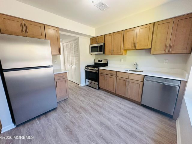 402 Woodlake Manor Drive 1000, Lakewood, NJ 08701