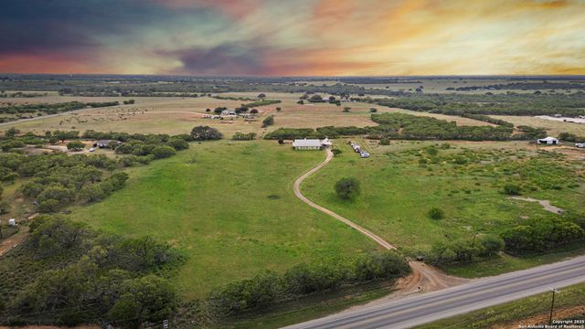 4355 N State Highway 16, Jourdanton, TX 78026