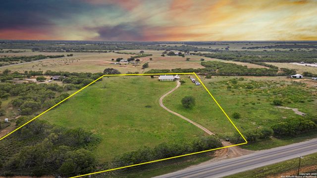 4355 N State Highway 16, Jourdanton, TX 78026