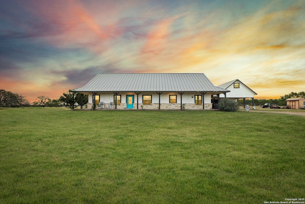 4355 N State Highway 16, Jourdanton, TX 78026