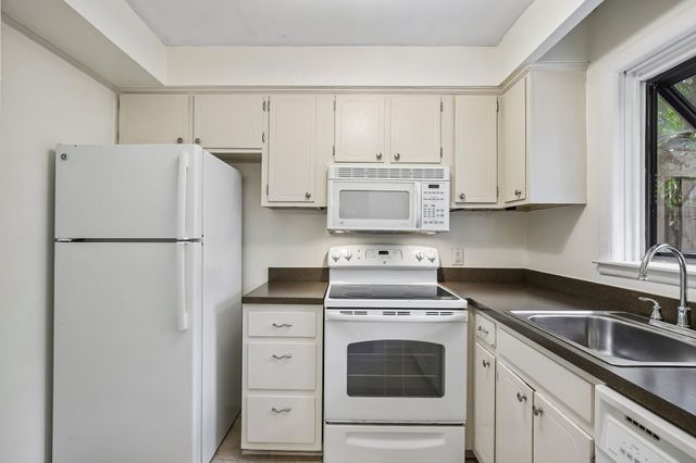 3000 Hillsboro Pike Apt 113, Nashville, TN 37215