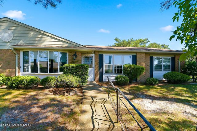 21 Cambridge Circle B, Manchester, NJ 08759