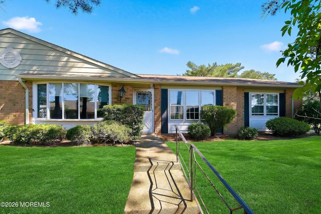 21 Cambridge Circle B, Manchester, NJ 08759