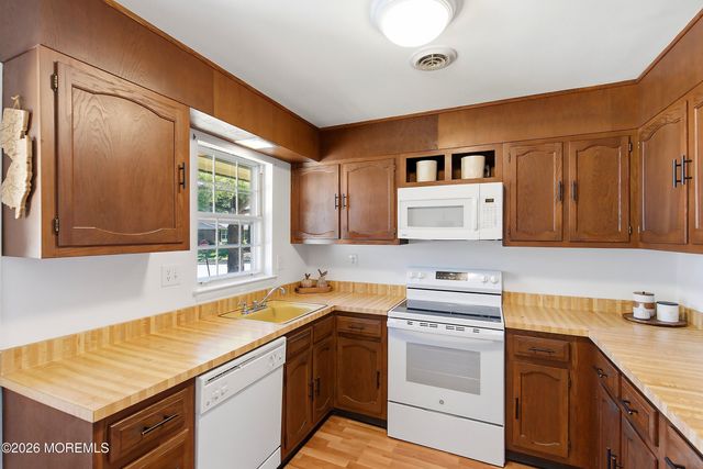 21 Cambridge Circle B, Manchester, NJ 08759