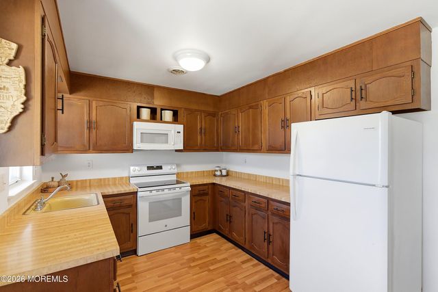 21 Cambridge Circle B, Manchester, NJ 08759