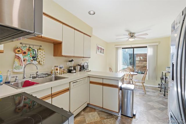 20148 Evergreen Meadows Road, Southfield, MI 48076