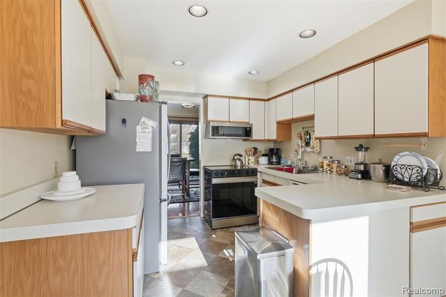 20148 Evergreen Meadows Road, Southfield, MI 48076