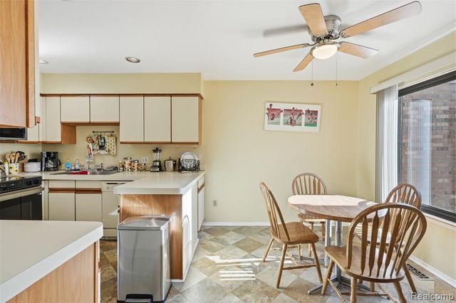 20148 Evergreen Meadows Road, Southfield, MI 48076