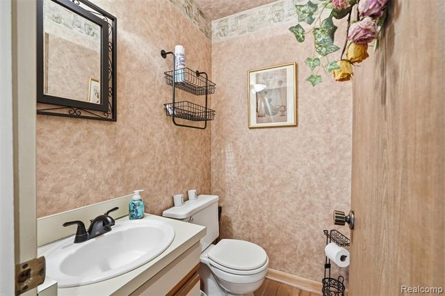 20148 Evergreen Meadows Road, Southfield, MI 48076